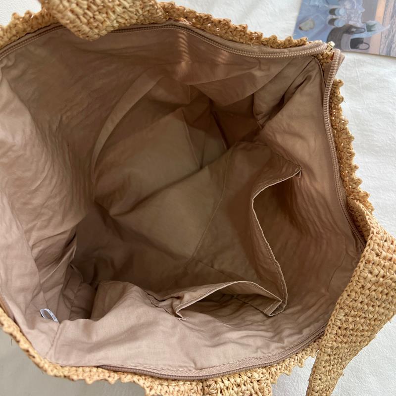 Handmade straw bag with floral details Bowlift