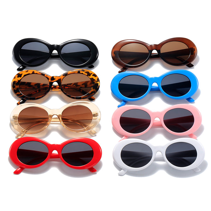 Ladies retro-inspired sunglasses with an elegant, oval frame Bowlift