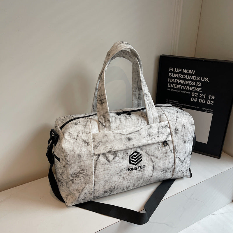 Sporty Travel Bag with Comfortable Shoulder Strap Bowlift