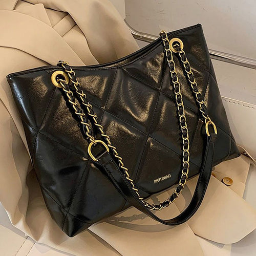 Quilted Chic Handbag Bowlift