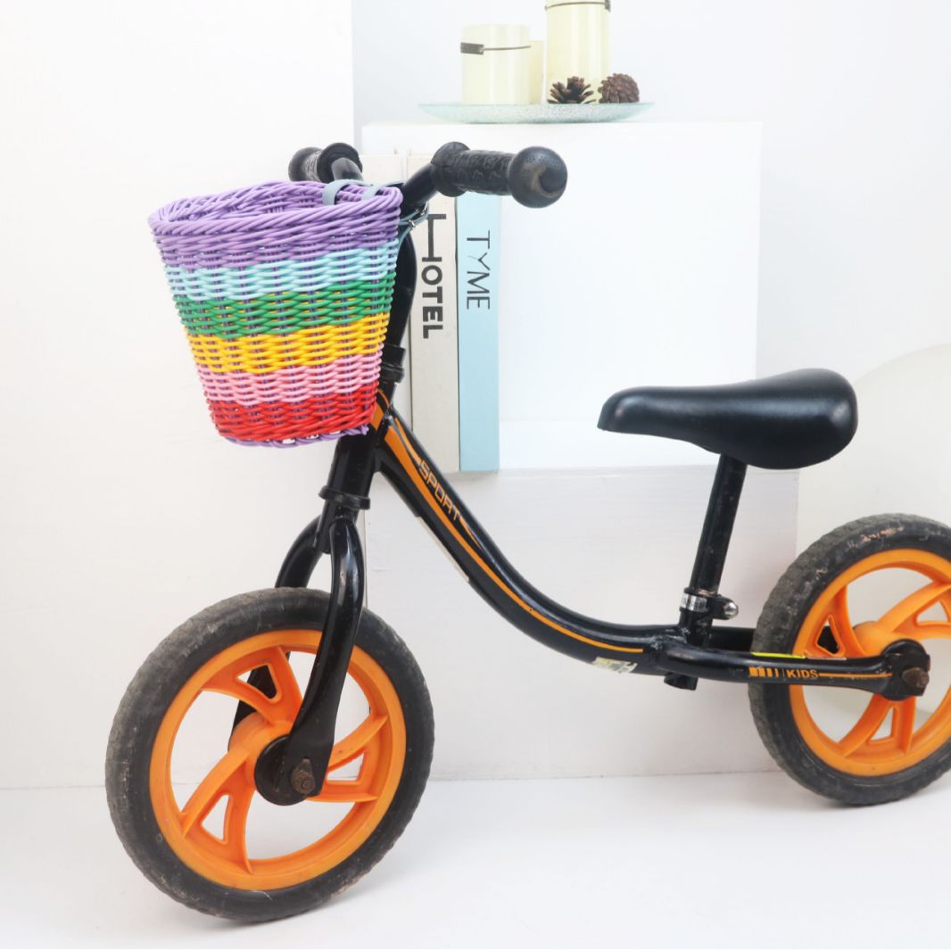 Balance bike with basket Bowlift