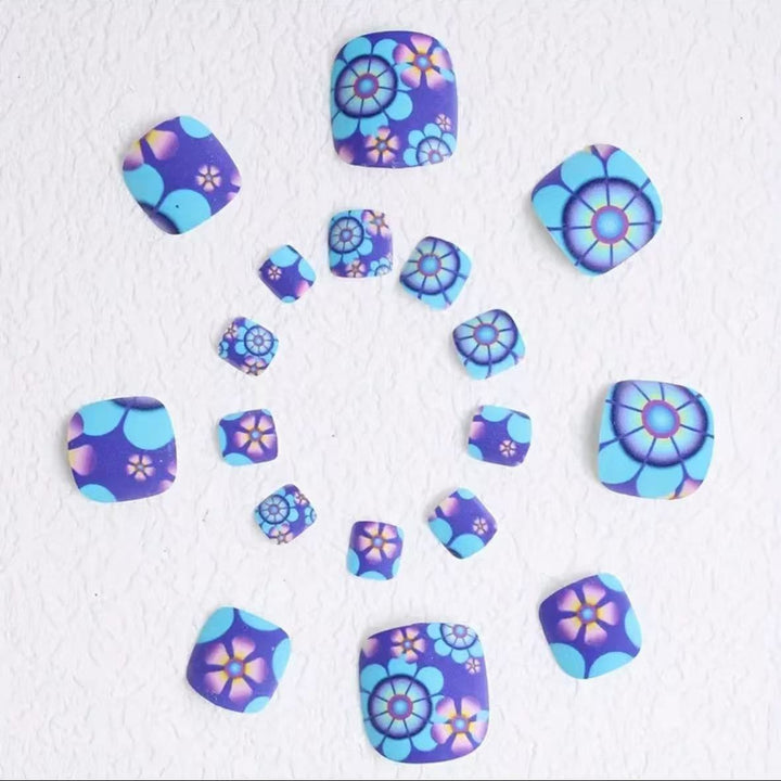 Nail art set with floral designs and matte finish Bowlift