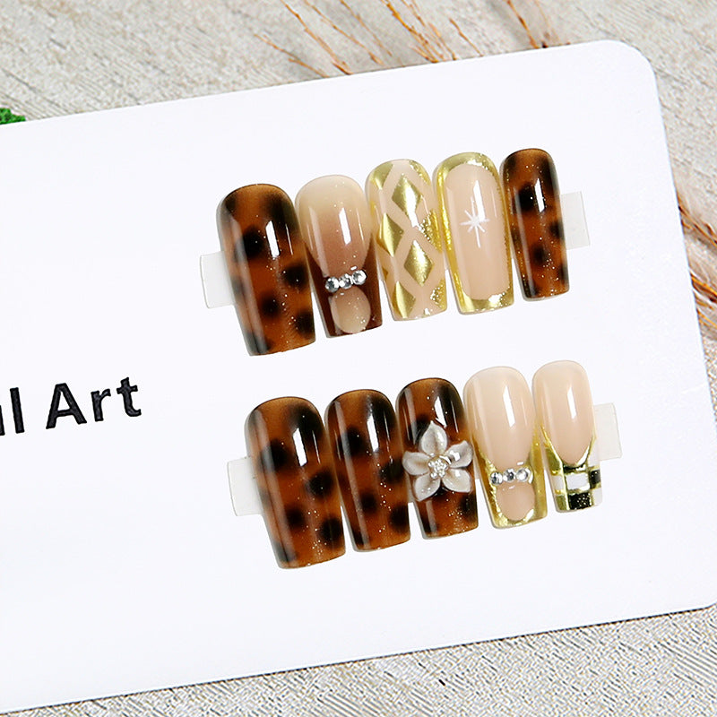 Elegant artificial nails with floral and glittering details Bowlift