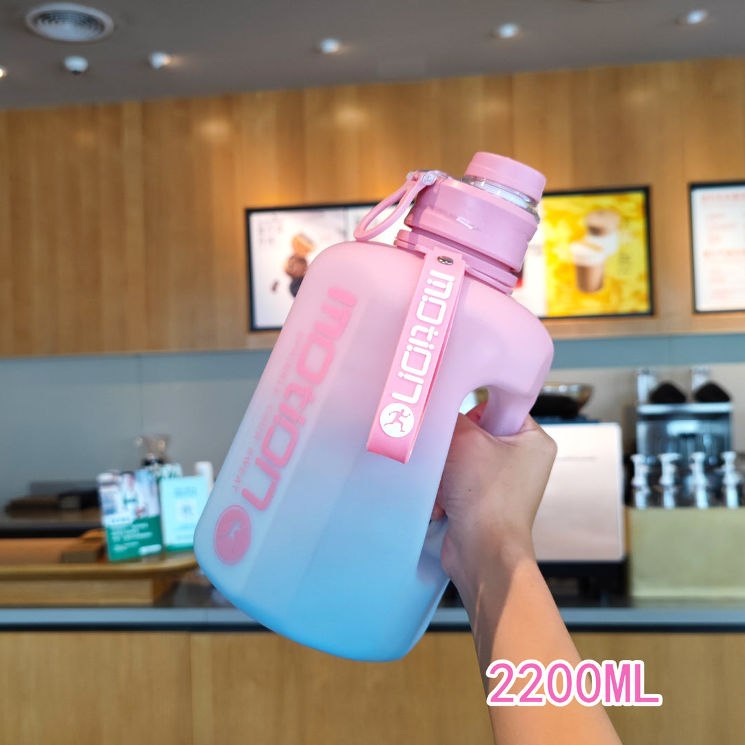 Women’s beverage container with large volume Bowlift
