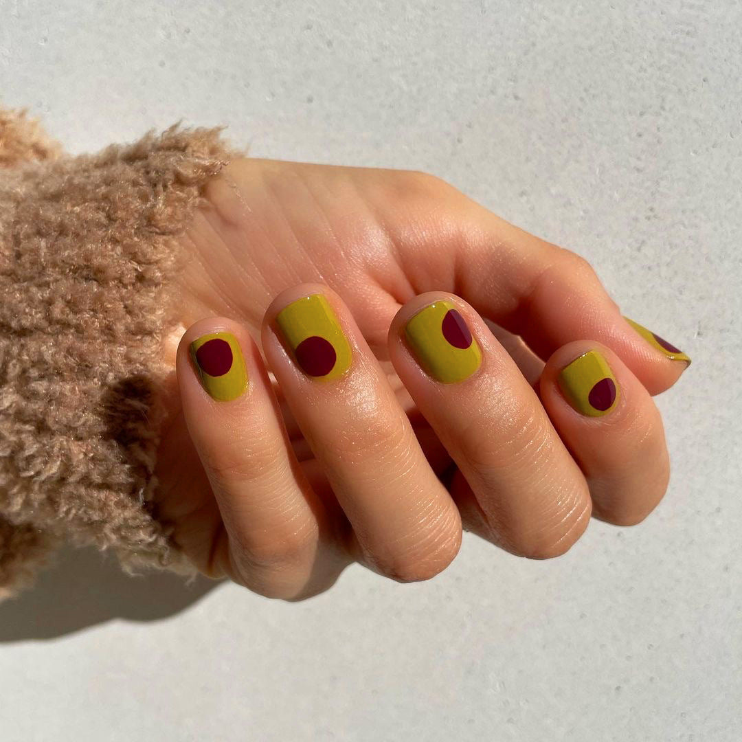 Artistic Nail Art in Modern Minimalism Bowlift