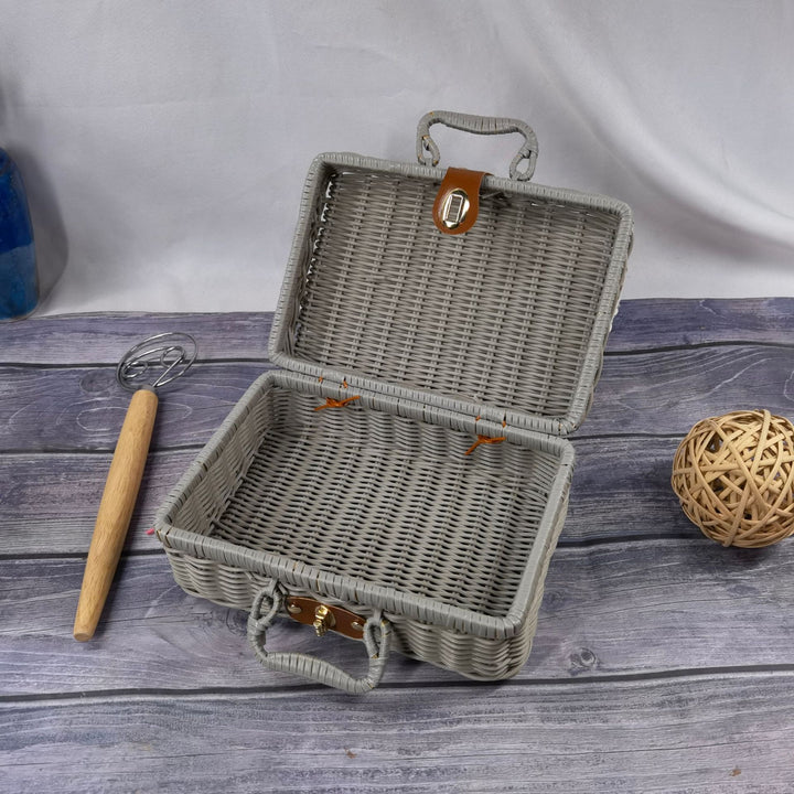 Women braided cosmetic and storage case Bowlift