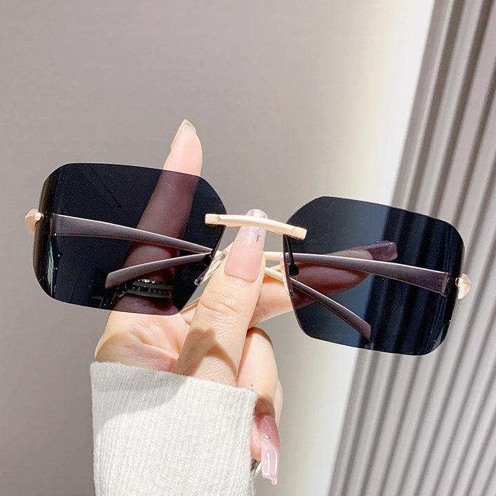 Women's fashion square sunglasses with embellished metal frame Bowlift