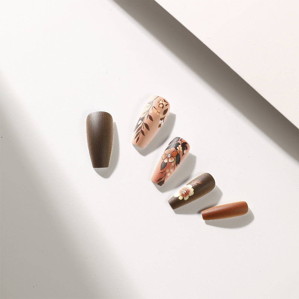 Fake Nail Set with Elegant Floral Designs Bowlift