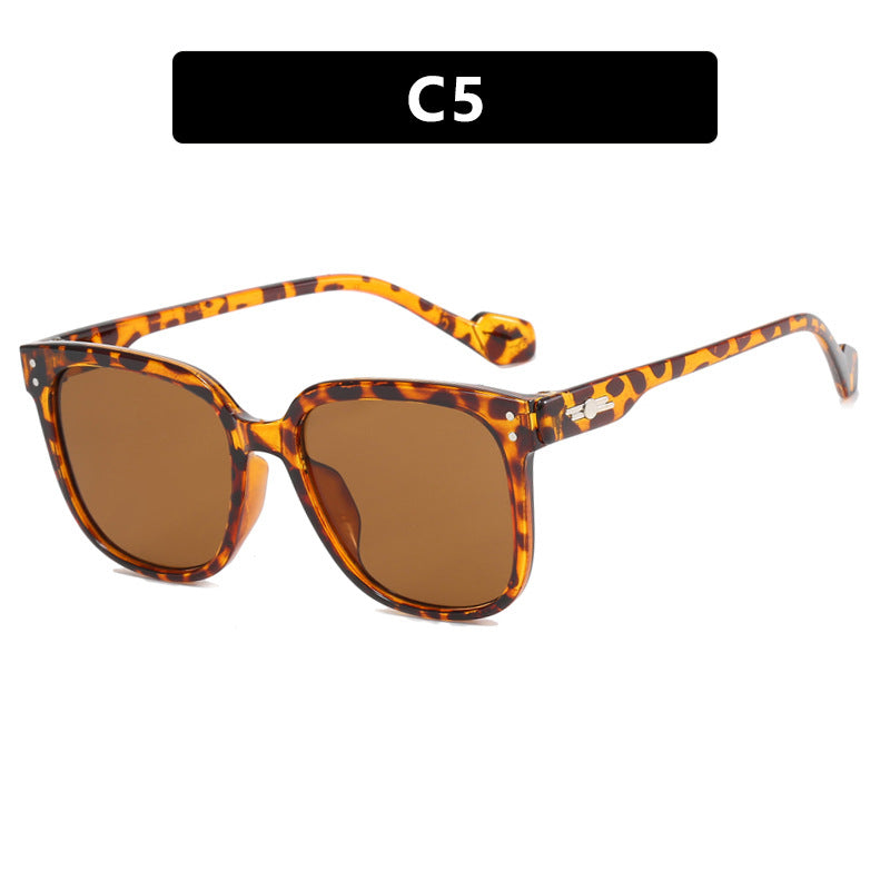Women's square sunglasses with gentle gradient and protective UV filter Bowlift
