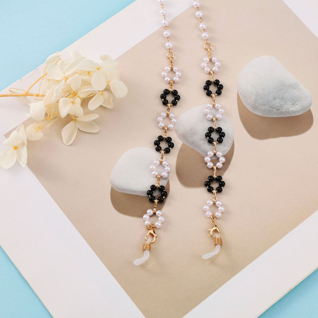 Elegant Beaded Eyewear Chain Bowlift
