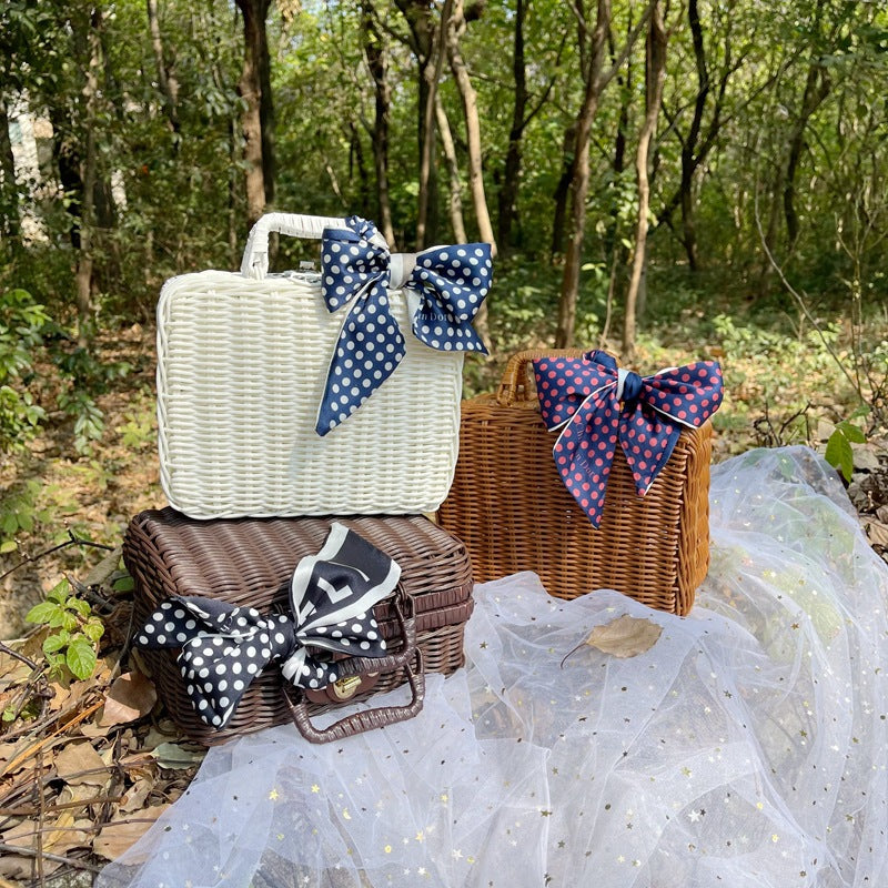 Ladies elegant and stylish cosmetic case Bowlift
