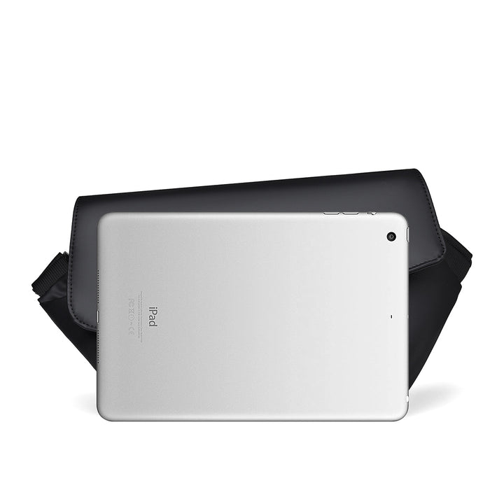 Shoulder bag with innovative design and integrated compartments Bowlift