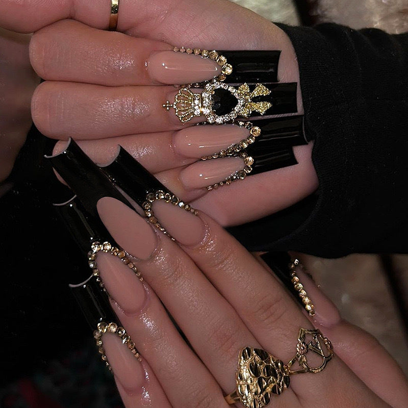 Luxury artificial nail set with sparkling rhinestone decorations and elegant accents Bowlift