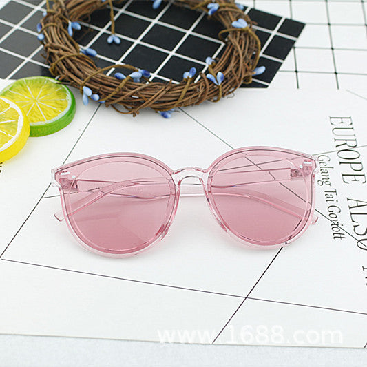 Ladies elegant sunglasses with modern frame Bowlift