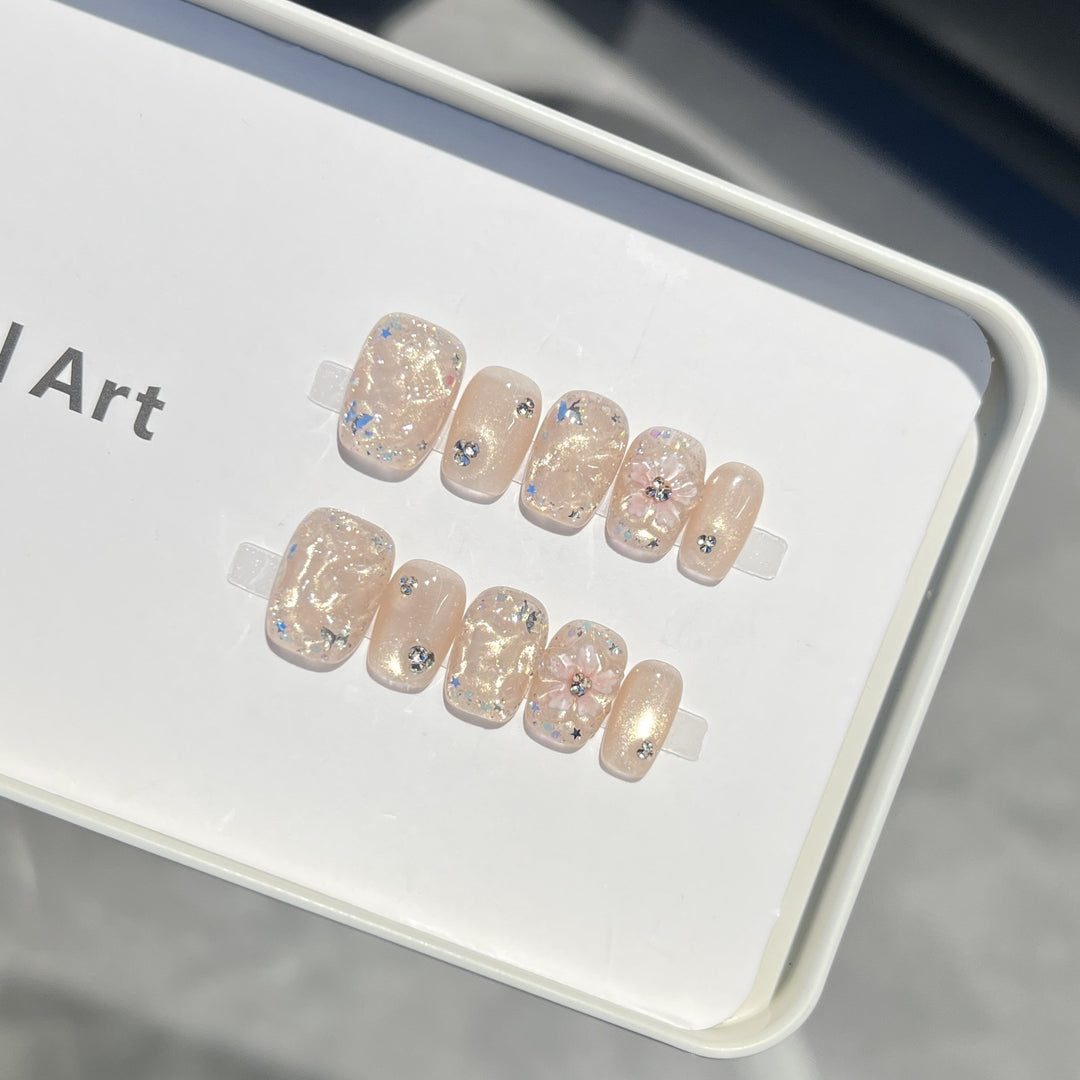 Decorative Floral Press-On Nail Set with Shimmering Accents Bowlift