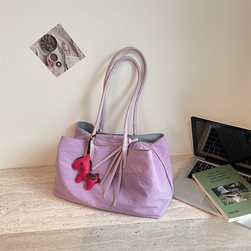 Elegant Tote Bag with Zipper and Practical Interior Pockets Bowlift
