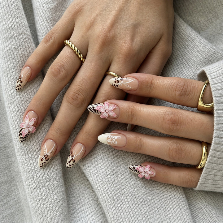 Artificial nails with floral design and elegant lace look Bowlift