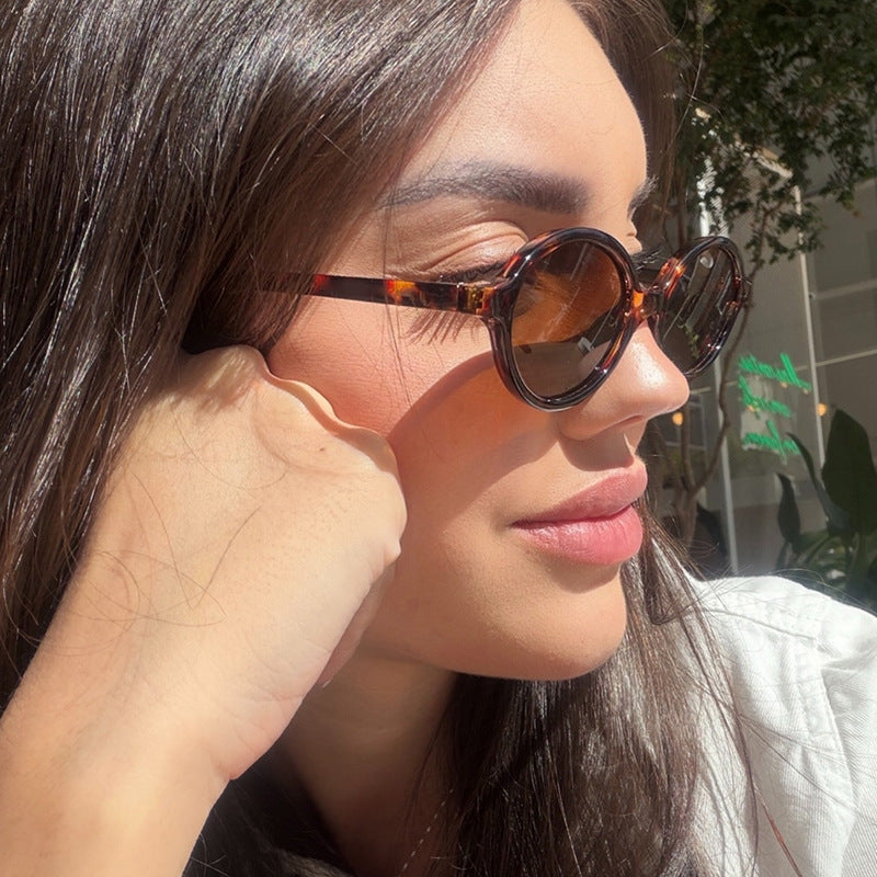 Ladies fashionable retro-inspired sunglasses Bowlift