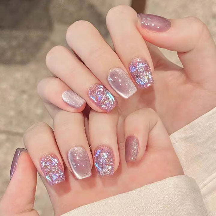 Artificial nails with glamorous rhinestone decorations Bowlift