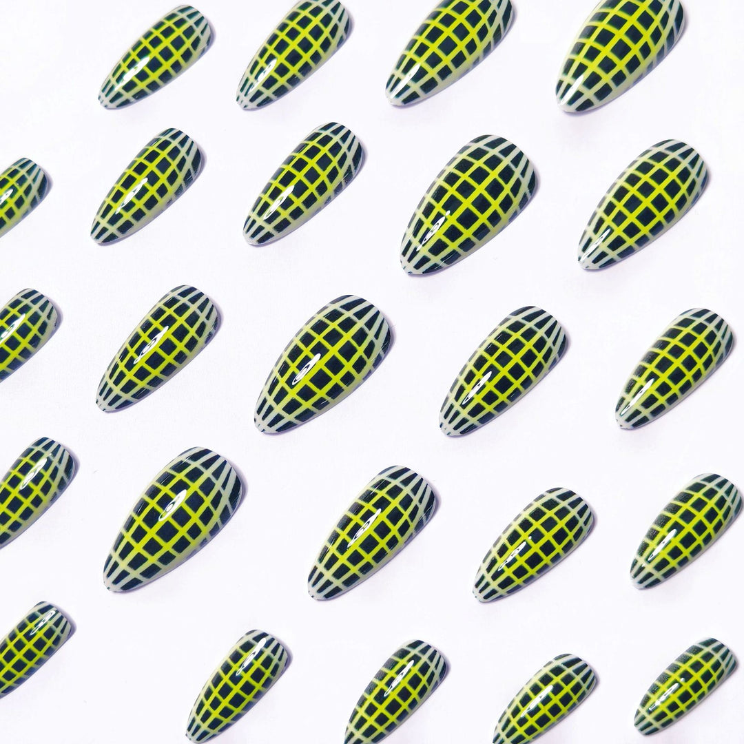 Creative Art Nails with Modern Net Design Bowlift