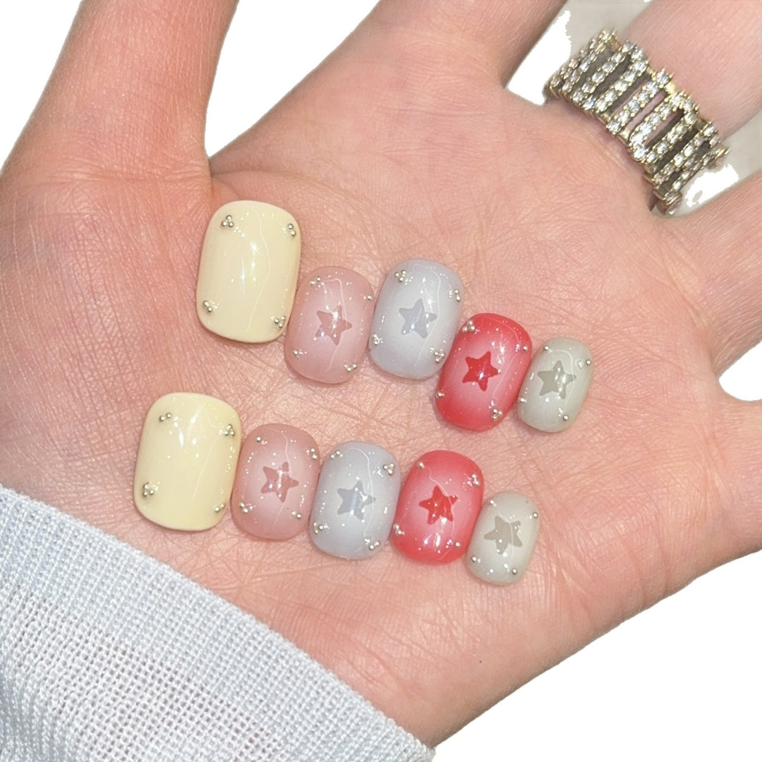 Artificial nails with sparkling star motifs Bowlift