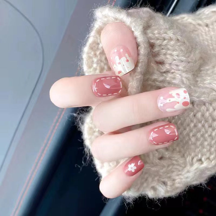 Artistic nail decoration in floral design Bowlift
