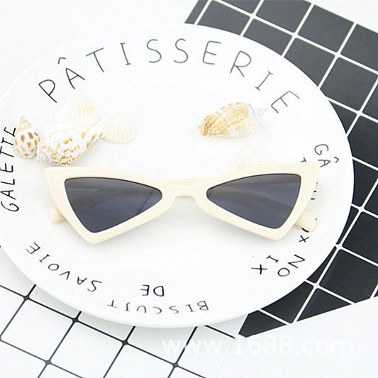 Women's fashionable Cat-Eye sunglasses with elegant design Bowlift