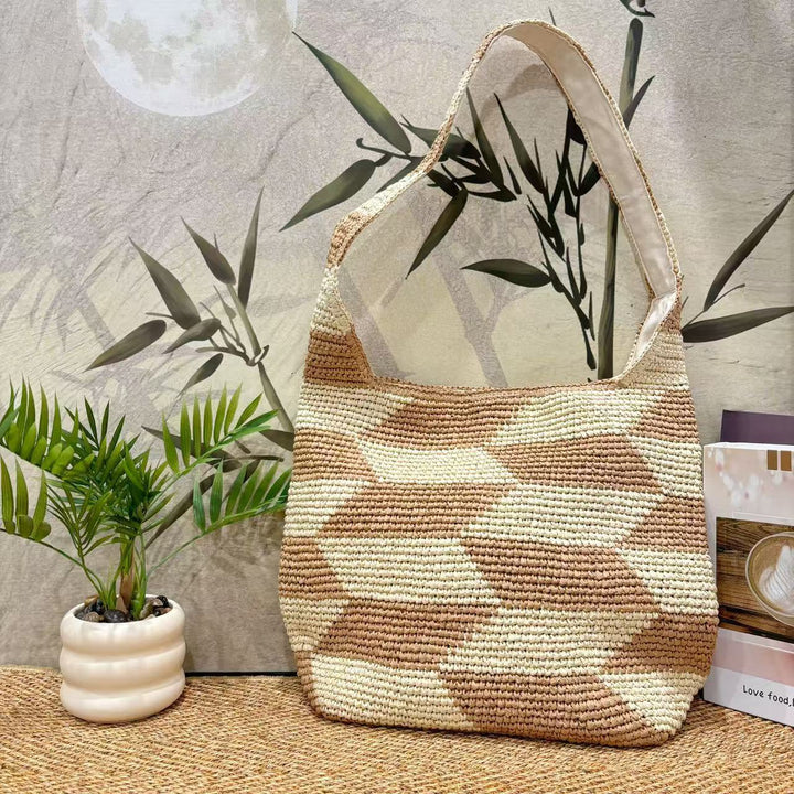 Handcrafted crossbody bag with geometric pattern Bowlift