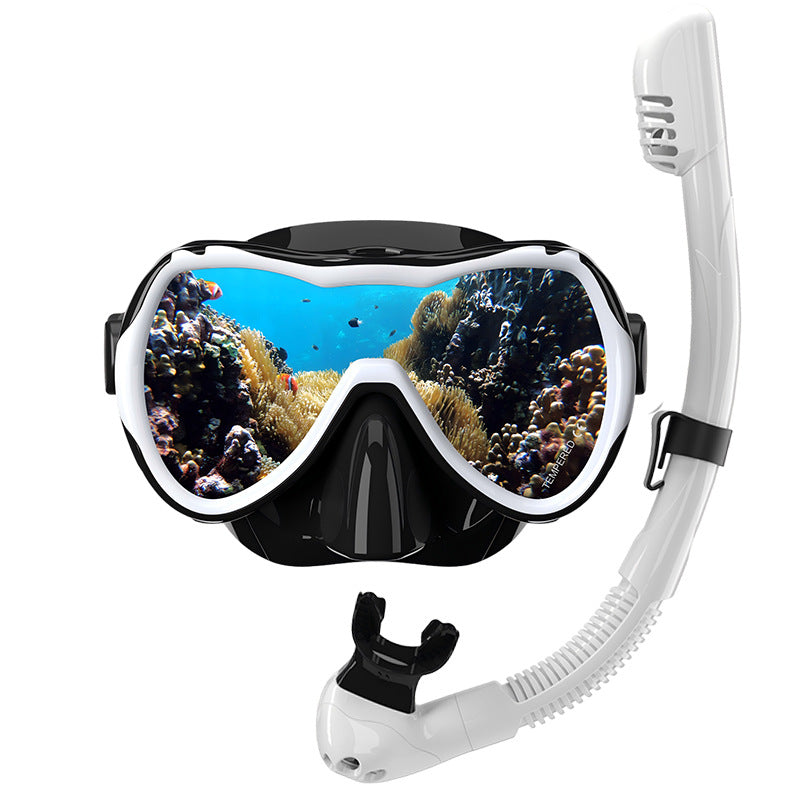 Diving mask with wide field of vision by Bowlift