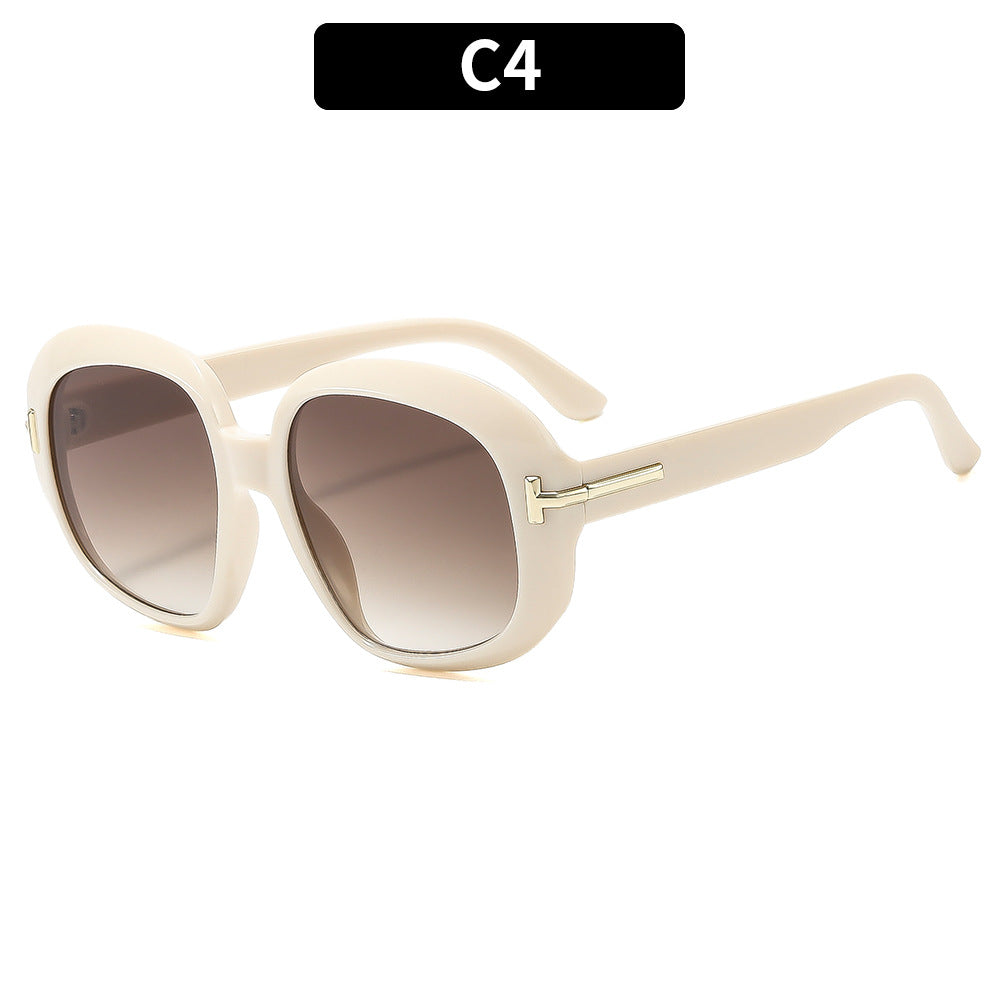 Oversized Cat-Eye Sunglasses with Chic Decorative Accents