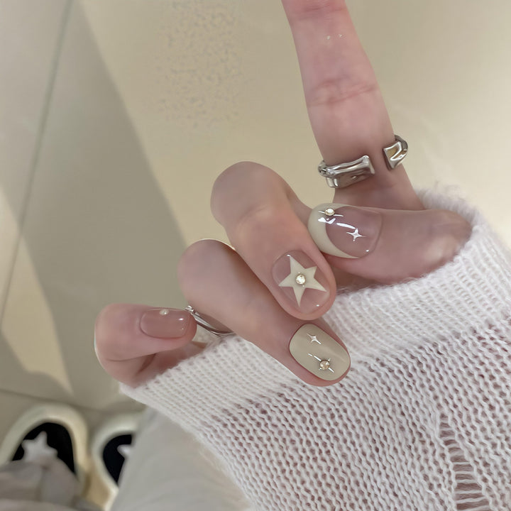 Artificial nails with elegant glitter accents Bowlift