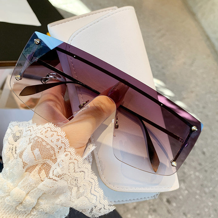 Women oversized sunglasses with modern frame and UV protection Bowlift