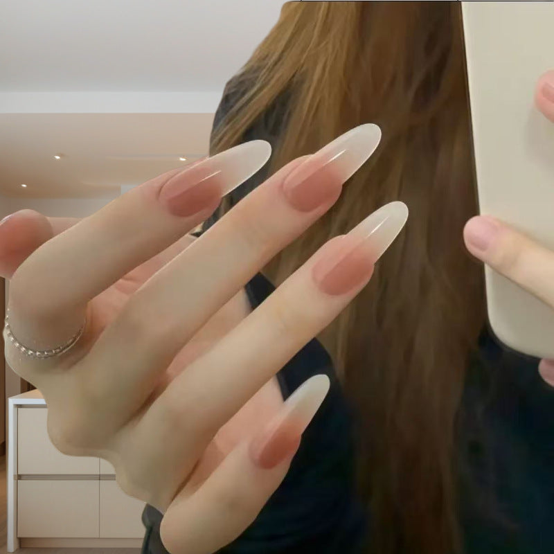 Elegant Artificial Nails with Fashionable Ombre Effect Bowlift