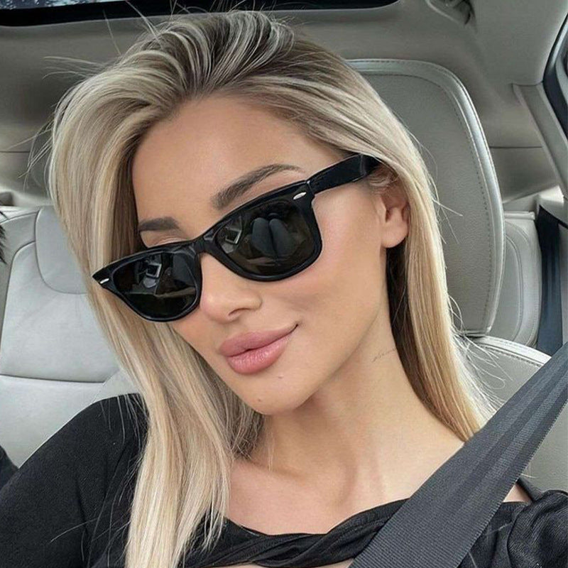 Ladies classic sunglasses with timeless design Bowlift