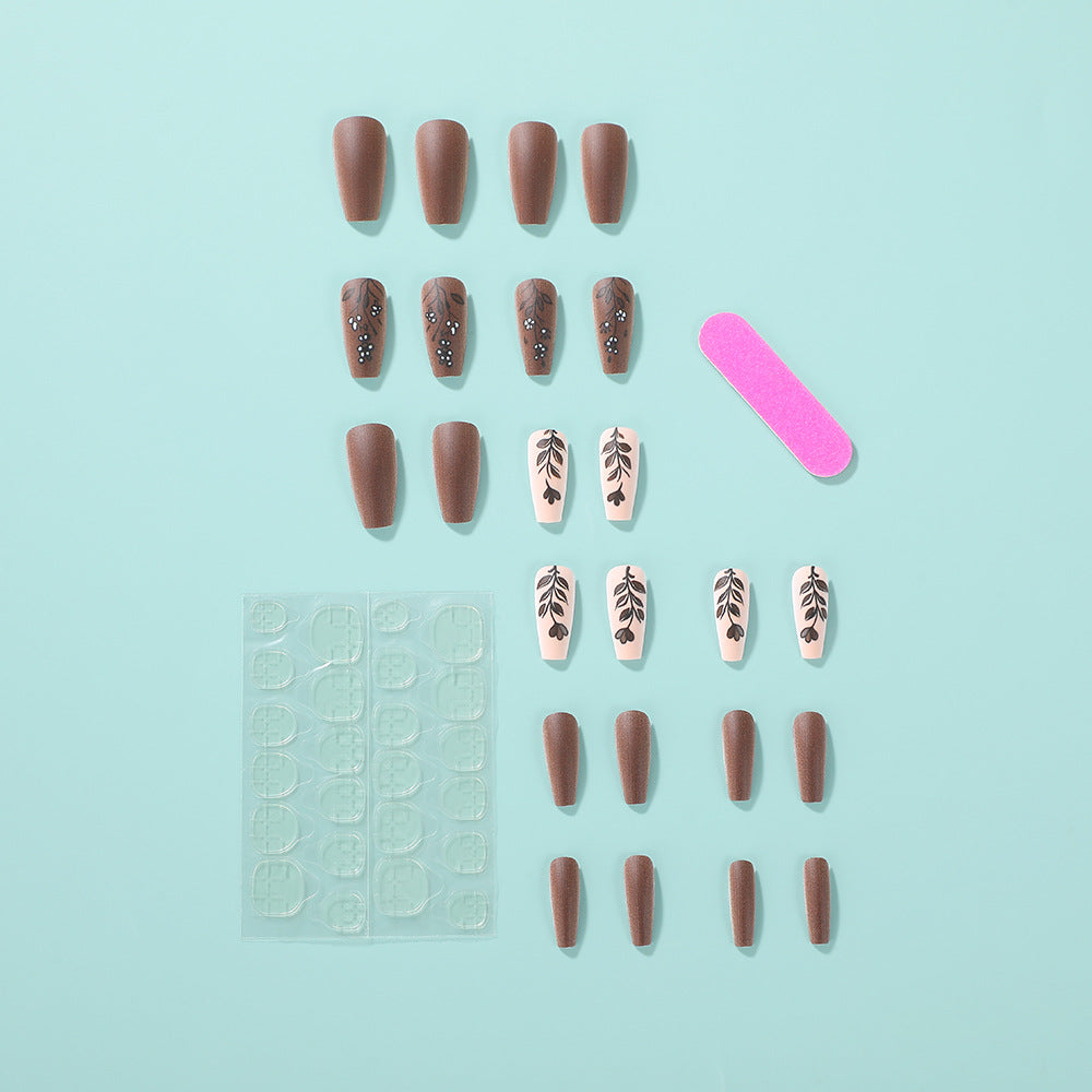 Artificial nails in an elegant and natural design Bowlift