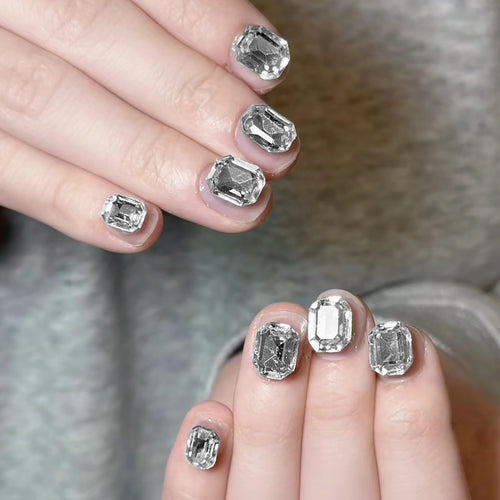 Glamorous Rhinestone-Embellished Press-On Nails Bowlift