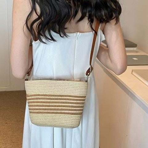 Trendy Summer Handbag Made of Woven Material Bowlift