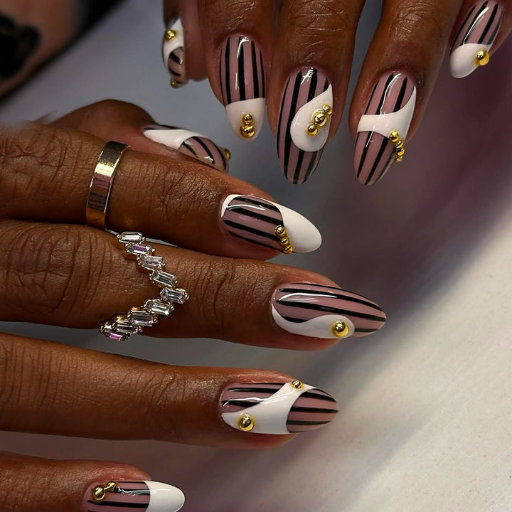 Artificial Fingernails In Elegant Stripe Design with Gold Accents Bowlift
