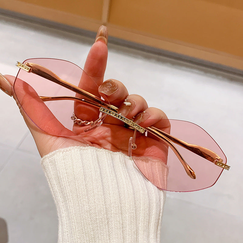 Women's extravagant sunglasses with sparkling accents Bowlift