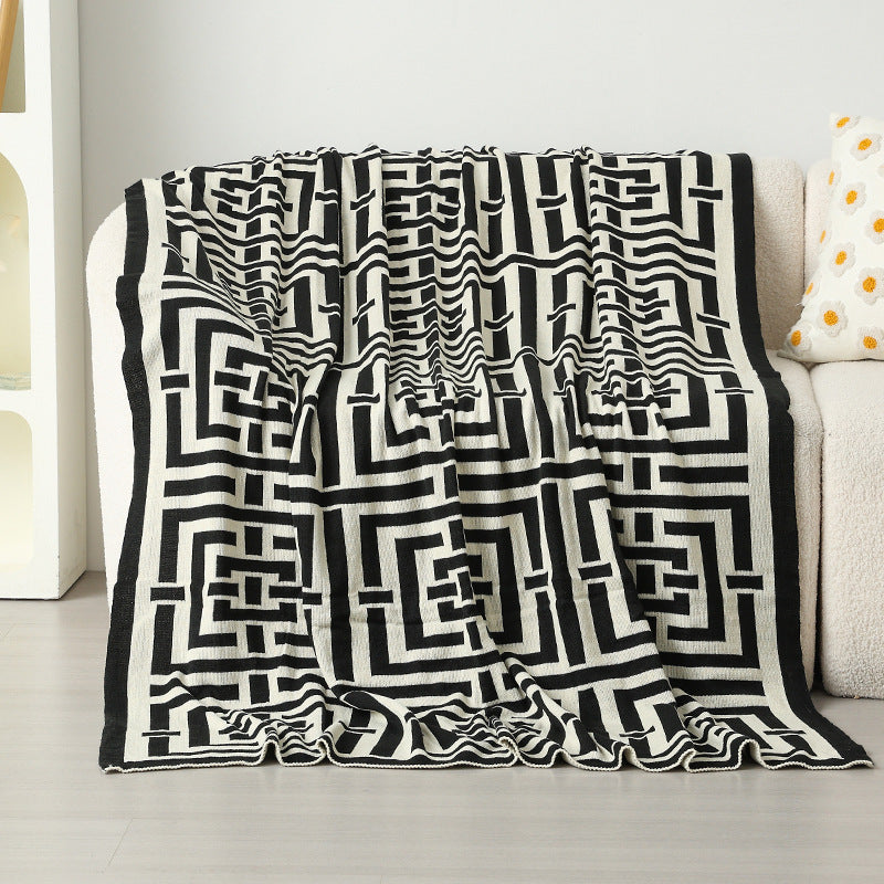 Women's decorative comfort blanket in modern geometric design Bowlift