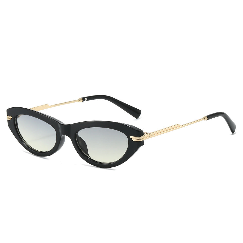 Chic Cat-Eye Sunglasses with Decorative Metal Accents Bowlift