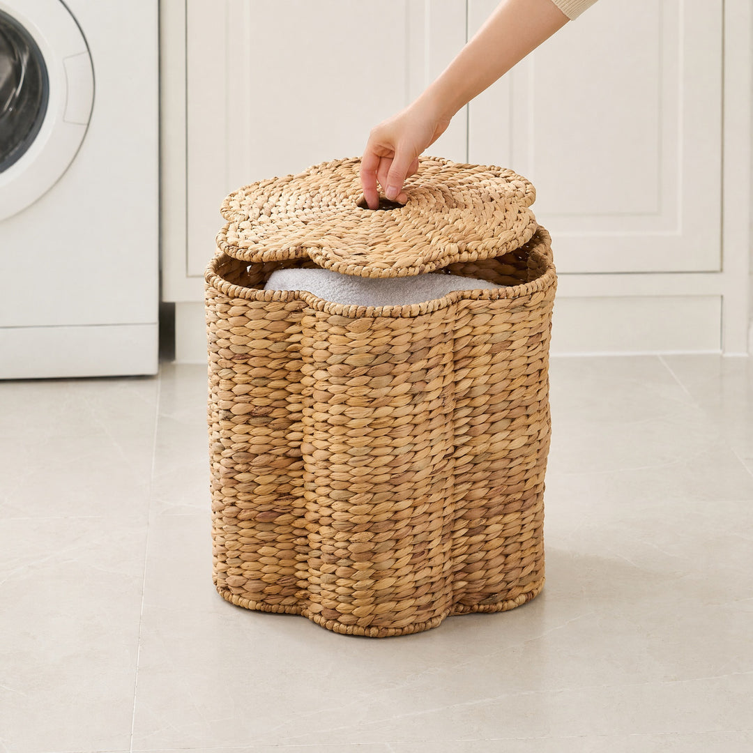 Chair made of braided natural material Bowlift