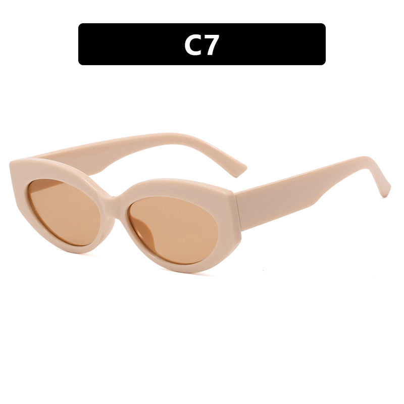 Women Cat-Eye Sunglasses in stylish plastic design Bowlift