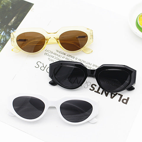 Ladies Fashion Vintage Sunglasses in Distinctive Design Bowlift