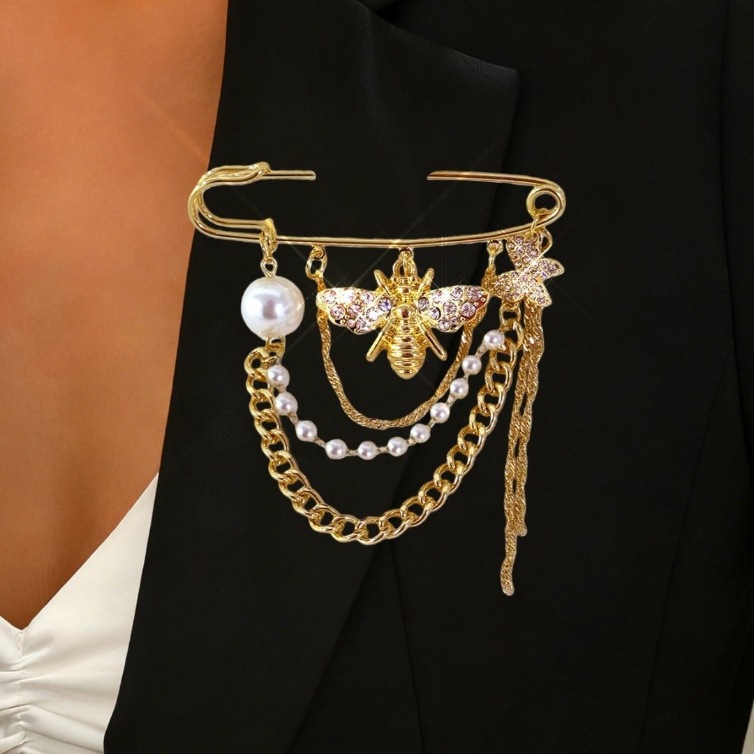 Elegant safety pin with pearls and crystals Bowlift