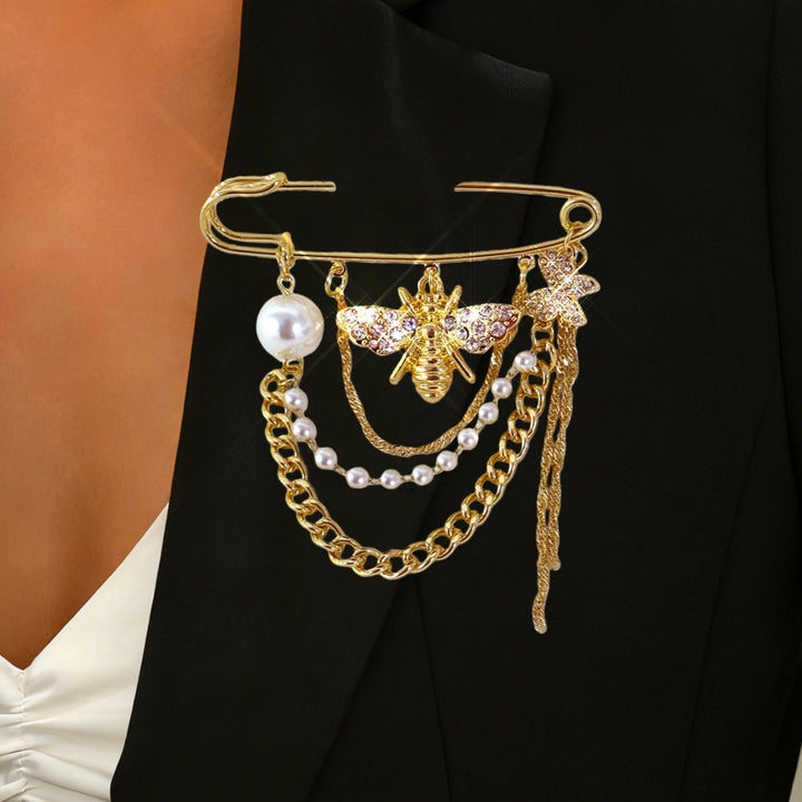 Elegant safety pin with pearls and crystals Bowlift