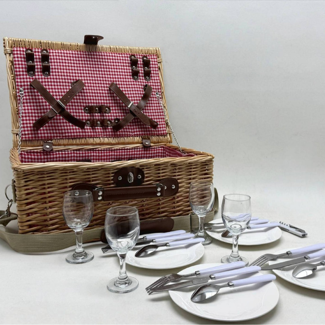 Women's picnic basket with elegant dish set Bowlift