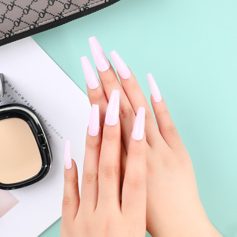 Artificial nails in classic design Bowlift