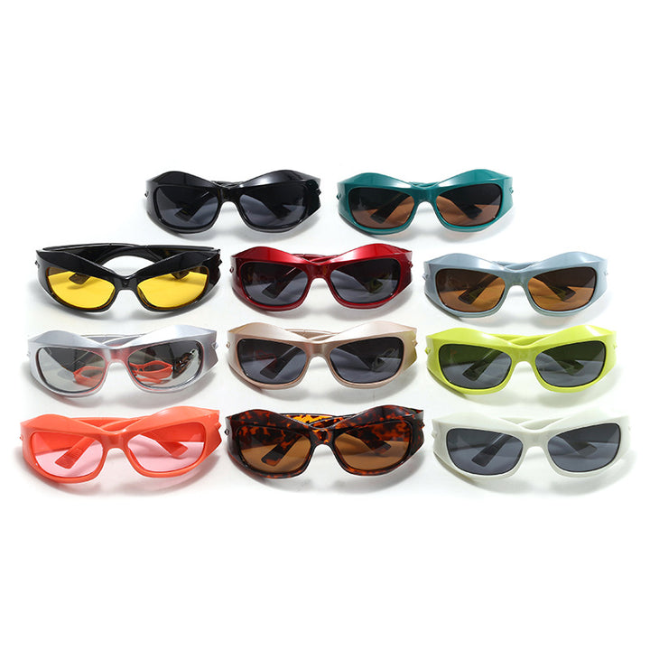 Women Retro Sunglasses in trendy Shield design Bowlift