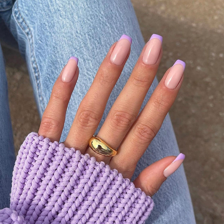 Artful nail extensions with an elegant leaf pattern Bowlift